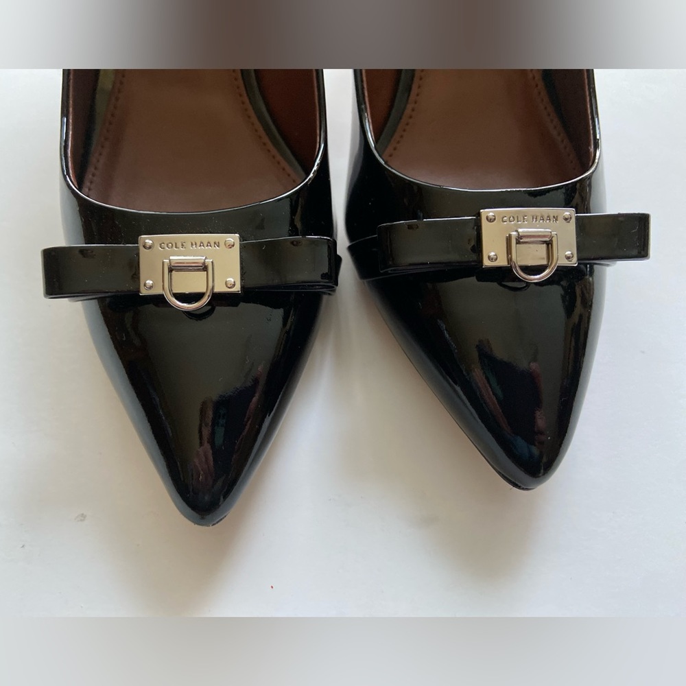 NWOT Grand OS Cole Haan Signature black patent bow heels w/silver detail size 6B